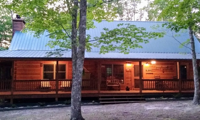Oneida Cabin | 1159 Wilderness Trail Oneida Tn on 5 acres. Family Gatherings& Hikers Paradise