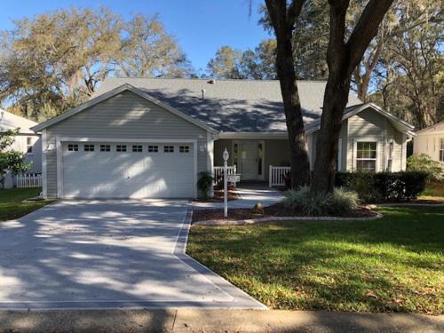 Lady Lake House | 119 Z2b VILLAGE LA ZAMORA by REMAX Premier