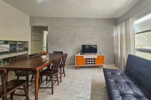 Tombo House | 11A - Apto c/2 QUARTOS, Sala e Cozinha completa,1WC, 1 Vaga, Roupa de Cama e VIVO FIBRA