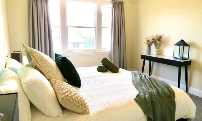 South Launceston House | 11Eardley|5min to CBD | 2 Bedrooms | Free parking