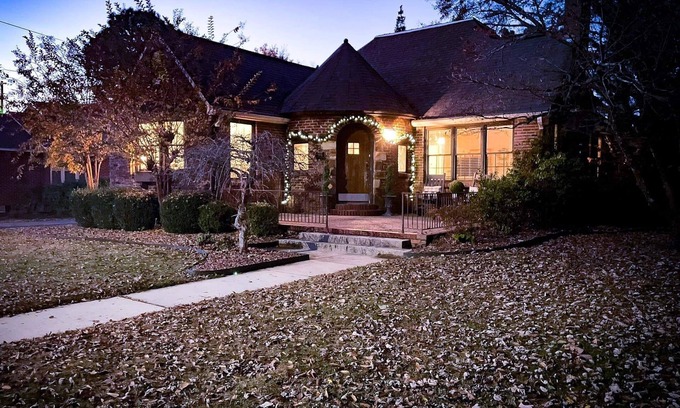 Boaz House | 12. Historic " Turret House" established in 1937