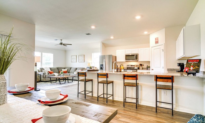Milton House | 12 Mi to Avery Island: Spacious Family Home!