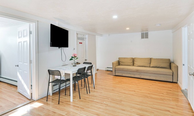 Braintree Apartment | 12 Mi to Dtwn Boston: Apartment in Braintree