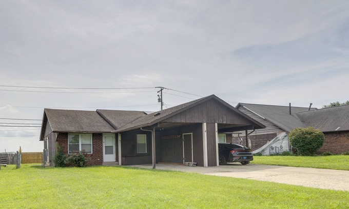 Pontoon Beach House | 12 Mi to St Louis: Pet-Friendly Metro East Home
