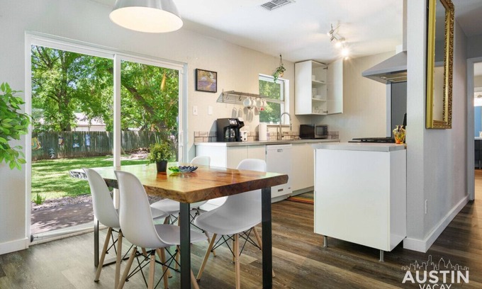 Franklin Park House | 12 Min to Airport + Spacious Backyard and Fire Pit