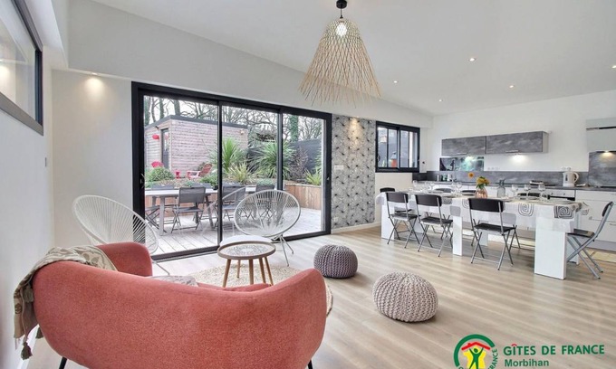 Plougoumelen House | 120 m² Gîte ∙ 3 bedrooms ∙ 8 guests