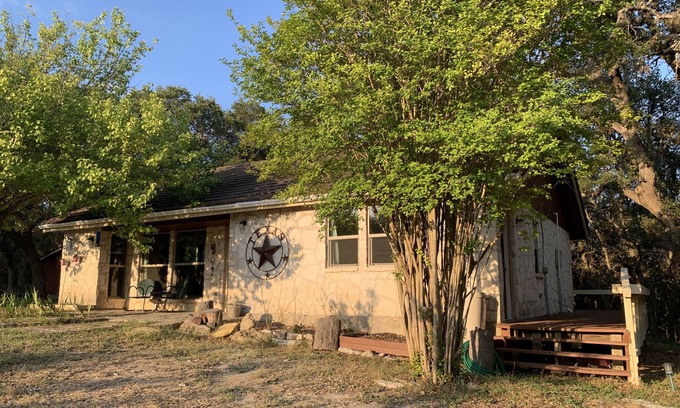 Boerne House | 1200 s/f country guest house 7 minutes to historic Main St. in Boerne!