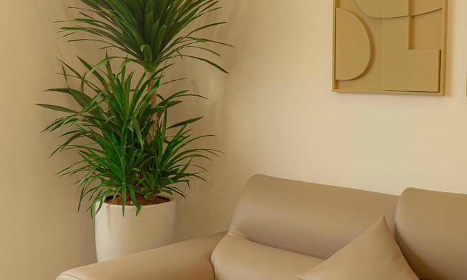 Xuan Tao Apartment | 120m2, 2-bedroom apart in Embassy Area, Lake view