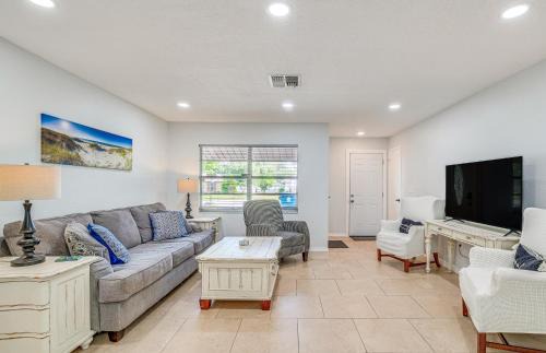 Spring Hill House | 13 Mi to Hudson Beach Family Escape with Lanai