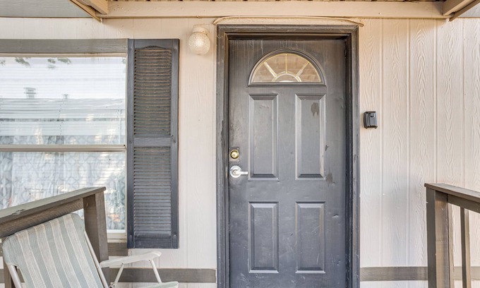 Edmond Cottage | 13 Mi to Okc: Edmond Home w/Pool Access!