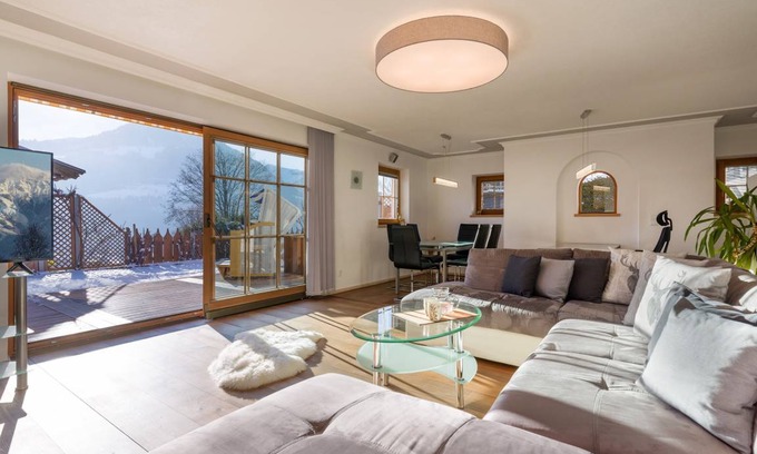 Kitzbuehel Ski Chalet | 132 m² Chalet ∙ 3 bedrooms ∙ 7 guests