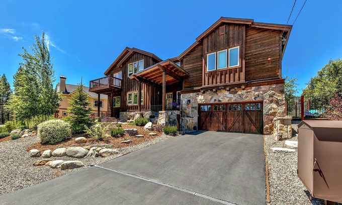Mountain View Estates House | 1376MD MNT Contemporary come play in the mountains