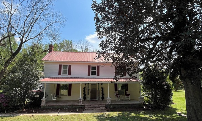 Jefferson Other | 14 Miles from Athens- 1890s Private Farmhouse Retreat on 15 Acres w/Barn & Pond