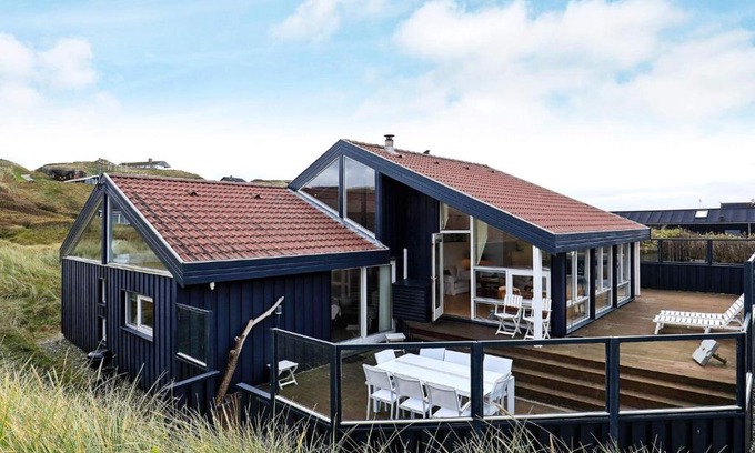 Grønhøj House | 14 person holiday home in Løkken-By Traum