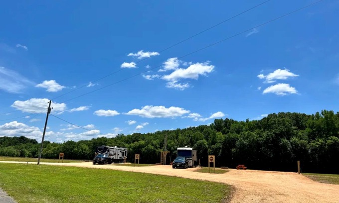 Flatwoods RV Rental | 142B LIFE IS A HIGHWAY SITE 18