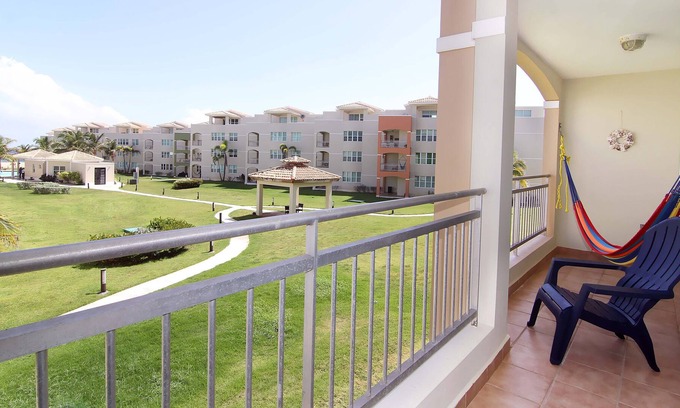 Bajura Apartment | #15 Beach Apt 2Br-2Ba Jobos, Montones, Shacks, Villa Montaña, Crash Boat, Royal