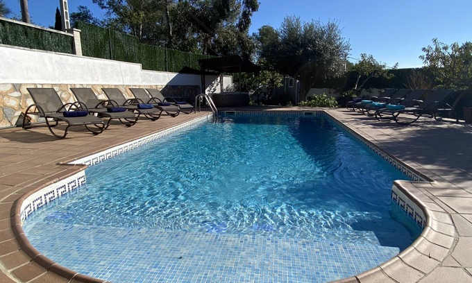 Sitges Villa | 15 min. drive/Sitges Villa Lluna Pool XXL A/C 16 people by Weekly Villas