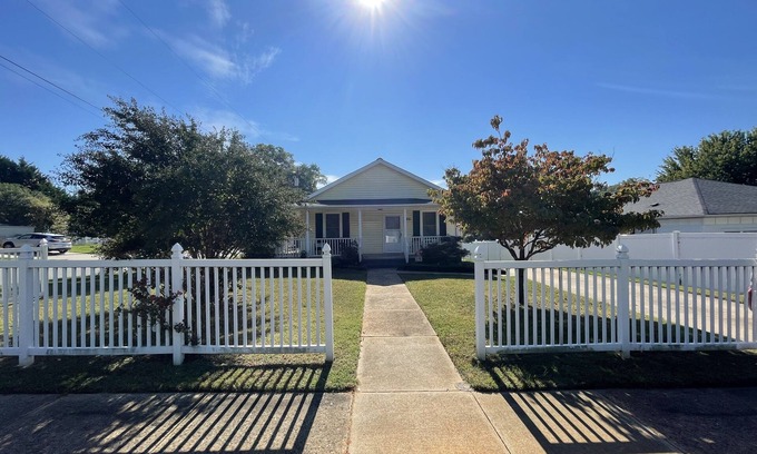North Belmont House | 15 Min from CLT Airport! Spacious & Renovated!