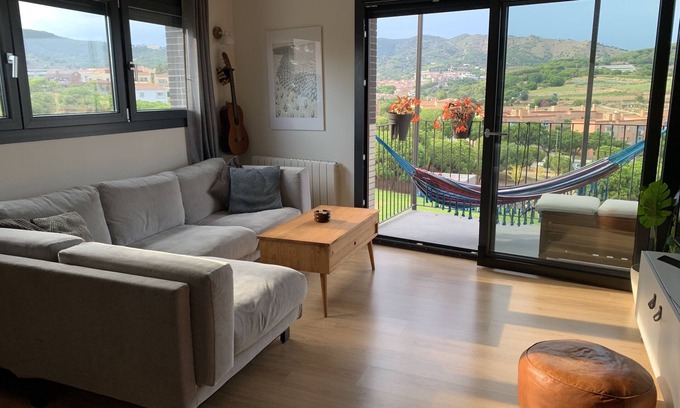 Montgat Apartment | 15 min to Barcelona, beautiful flat with pool and beach by foot
