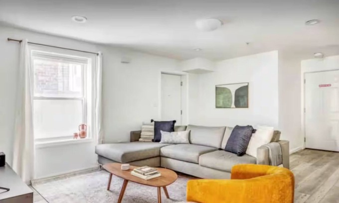 Weehawken Apartment | 15 minutes to NYC+Washer&Dryer Onsite Parking