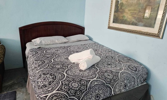 Arecibo Pueblo Apartment | 15 or More Stays- 6 BR Beach Vibes Home in Arecibo