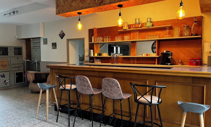 Varzy House | 15-person gite with 6 bedrooms and bar area ideal for family reunions!