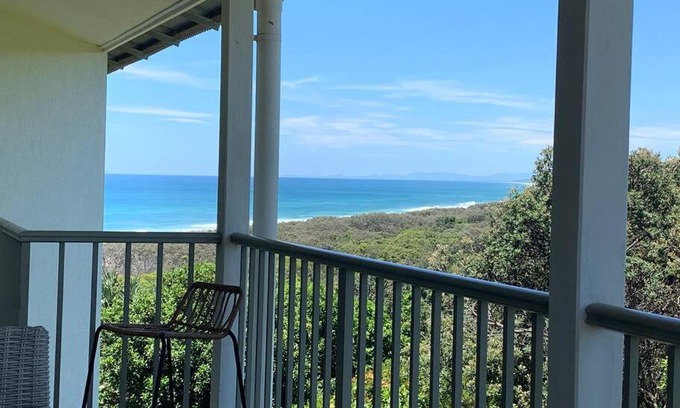 Point Lookout Apartment | 15 Whale Watch Resort + Beach Front + Ducted Air Con + 3 Bed + 2 Bath