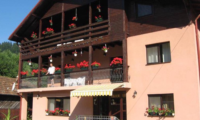 Rucar Bed & Breakfast | 150 m² Bed and breakfast ∙ 7 bedrooms ∙ 15 guests