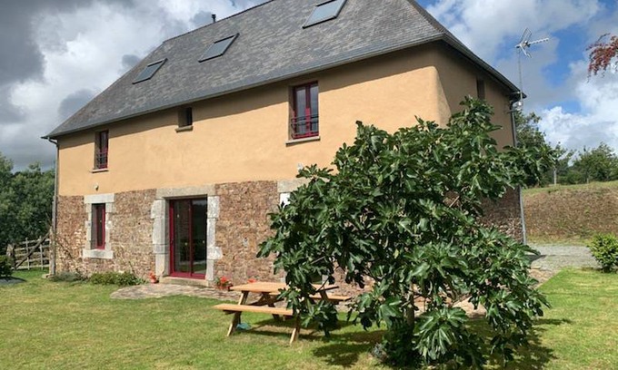 St-Denis-le-Vetu House | 155 m² Gîte ∙ 3 bedrooms ∙ 8 guests