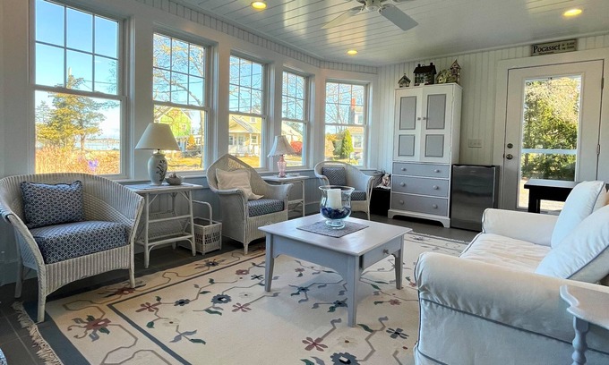 Pocasset House | 157 Tahanto Rd - Updated 3BR home w/ocean view, steps to beach!