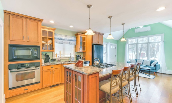 South Weymouth House | 16 Mi to Boston: Home w/Deck in Weymouth