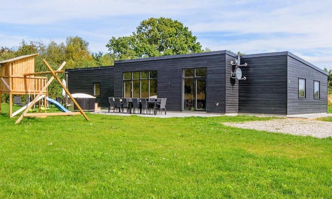 Fjellerup Strand House | 16 person holiday home in Glesborg