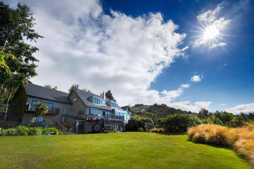 Sunshine Bay Cabin | 160 m² Lodge ∙ 4 bedrooms ∙ 127 guests
