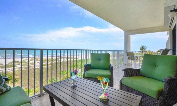 Cocoa Beach Condo | 167 m² Condo ∙ 3 bedrooms ∙ 8 guests