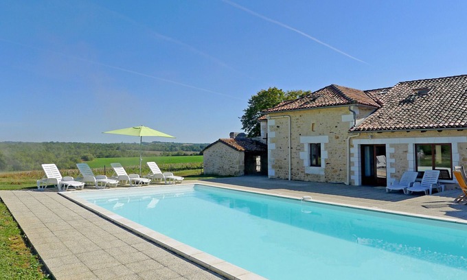 Mainzac Villa | 16ABBO Manoir Le Breuil