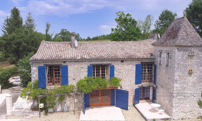 Saint-Sernin House | 16th Century hunting lodge with modern pool