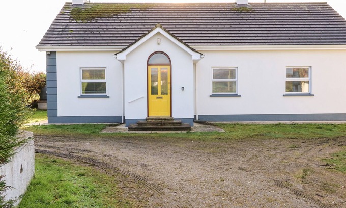 Omagh Cottage | 17 BUNINVER ROAD, pet friendly, character holiday cottage in Gortin