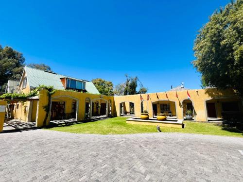 Beaufort West House | 17 on Bird Guest House