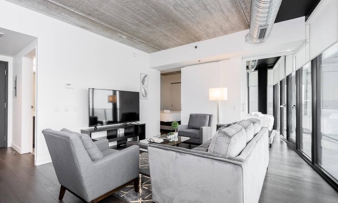 Downtown Winnipeg Condo | (1703)Downtown Glasshouse Sophisticated 2BR1BATH +Fast WiFi(311)