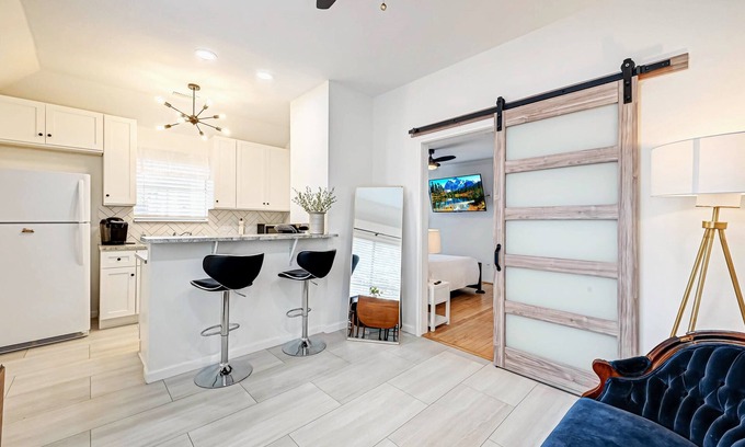 Neartown Apartment | 1714 Fairview 1KING/1BA Top Apt Duplex Pets Ok!n10 FURNISED APARTMENTS ON-SITE.