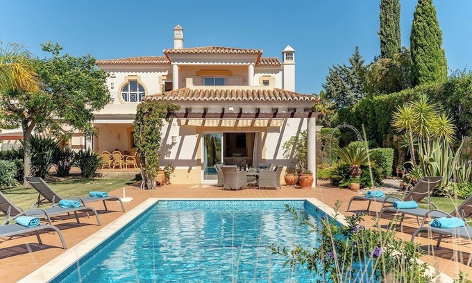 Estombar Villa | 174 Gramacho Immaculately Presented Villa With Pool Heating