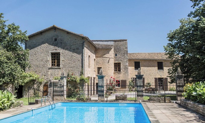 Paizay-le-Tort House | 17th Century Riverside Manor House