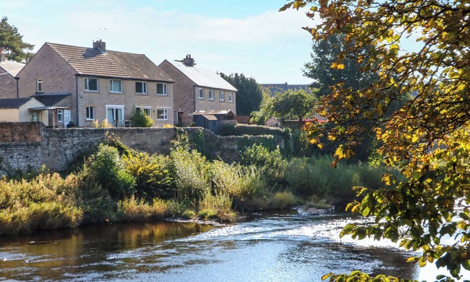 Barnard Castle Cottage | 18 THORNGATE WYND, pet friendly, with open fire in Barnard Castle