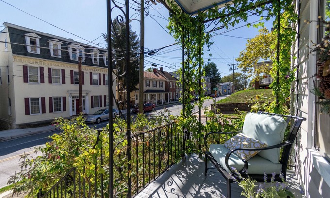Westminster House | 1800’s 4Br WalkableWestminster between Balt&Gettysburg: