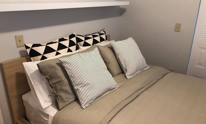 Union City Apartment | 1817 2C · Authentic cute 1bed Apt-20 min to NYC/Parking Avai