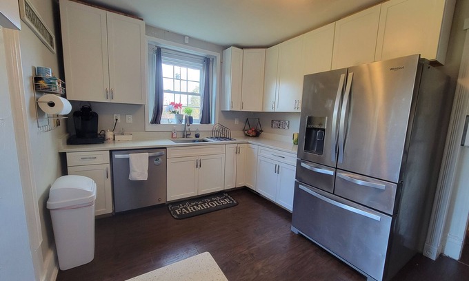 Corbin Other | 1870's Farmhouse Close to I-95