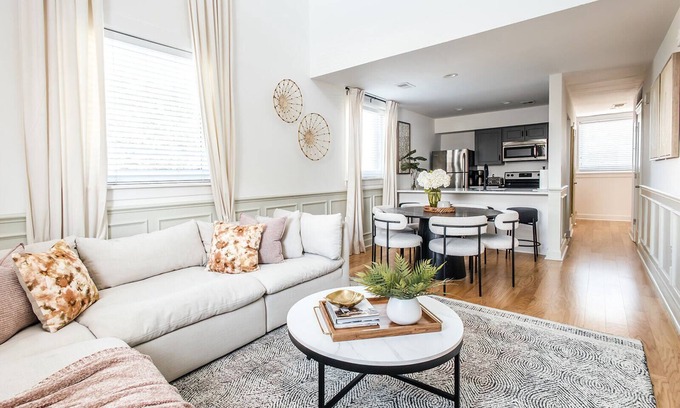 Downtown Charleston Apartment | 1874 Suite at 360 King