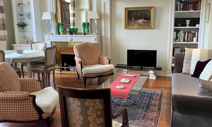 Chartrons Apartment | 18th-century apartment on the banks of the Garonne 10 minutes from downtown Chartrons parking