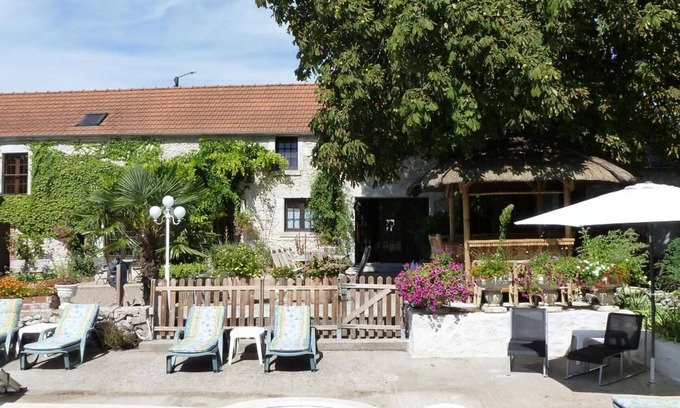 Tavers Bed & Breakfast | 18th-century restored rooms with WiFi in the heart of Loire Castles