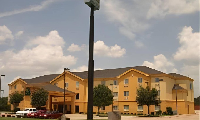 Balch Springs Hotel | 19 m² Hotel ∙ 127 guests